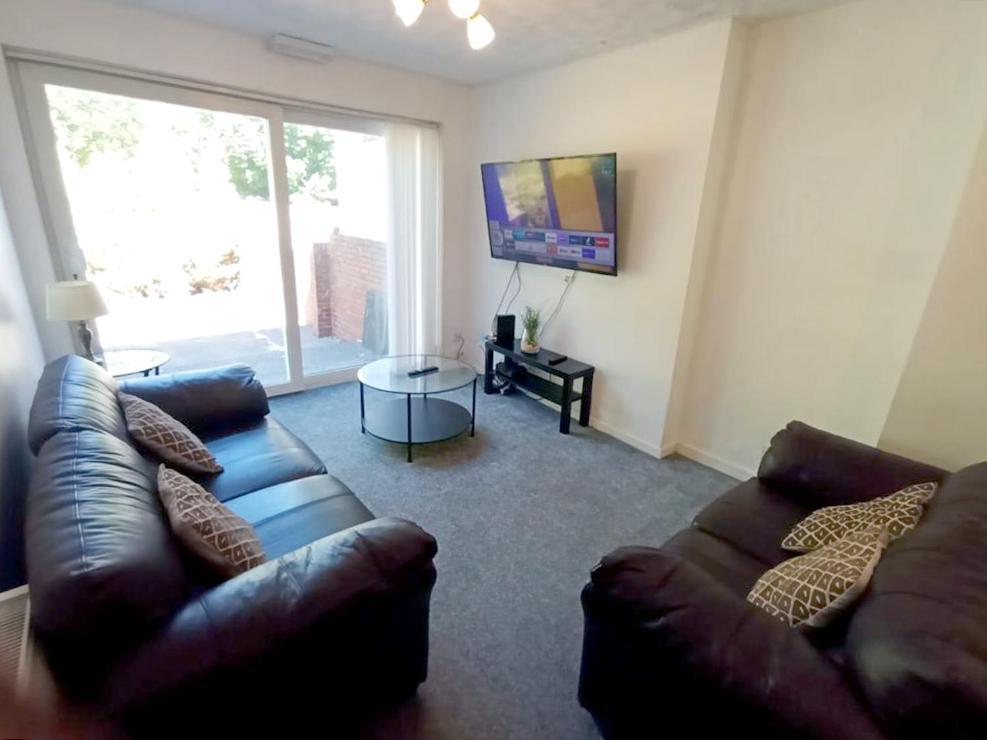 Cozy 4 Bedroom House In Smethwick With 4 Bathrooms Perfect For Contractors And Families バーミンガム エクステリア 写真