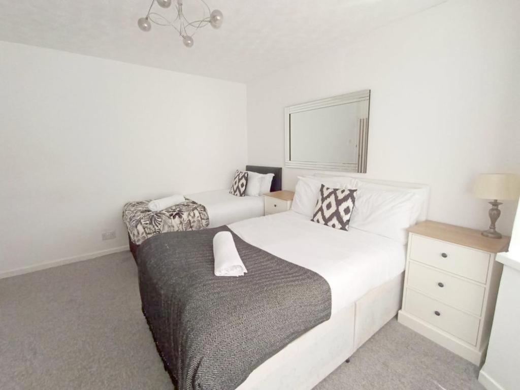 Cozy 4 Bedroom House In Smethwick With 4 Bathrooms Perfect For Contractors And Families バーミンガム エクステリア 写真