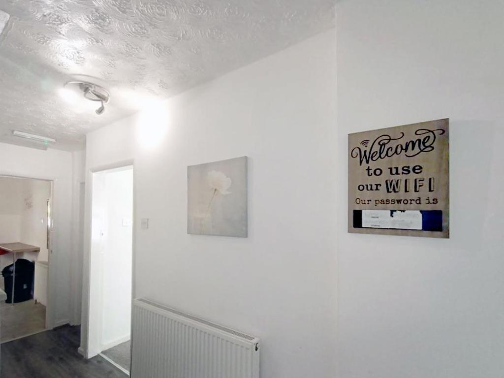 Cozy 4 Bedroom House In Smethwick With 4 Bathrooms Perfect For Contractors And Families バーミンガム エクステリア 写真
