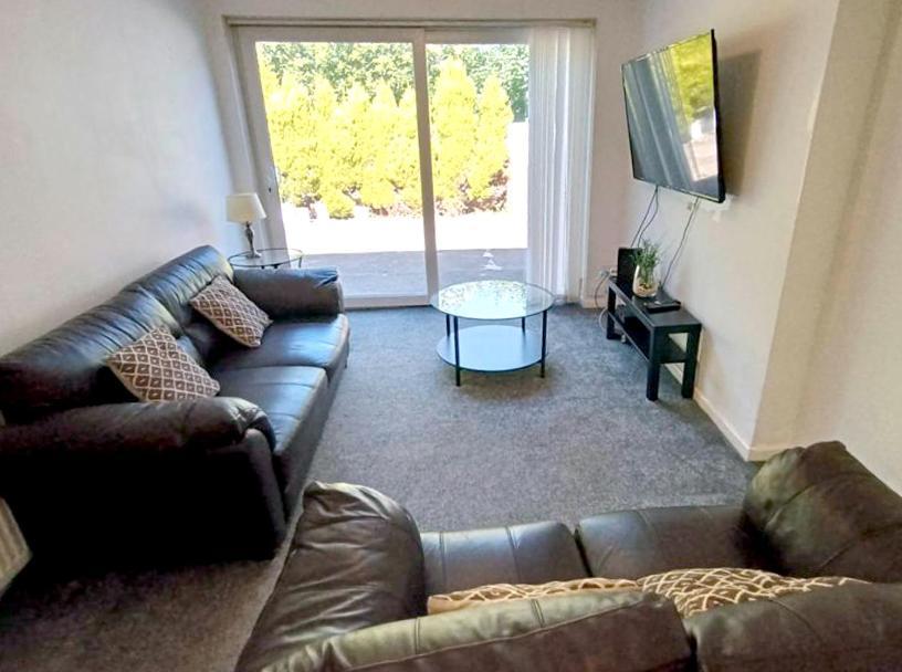 Cozy 4 Bedroom House In Smethwick With 4 Bathrooms Perfect For Contractors And Families バーミンガム エクステリア 写真